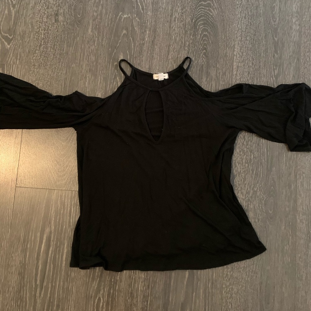 Black open shoulder and middle medium black top